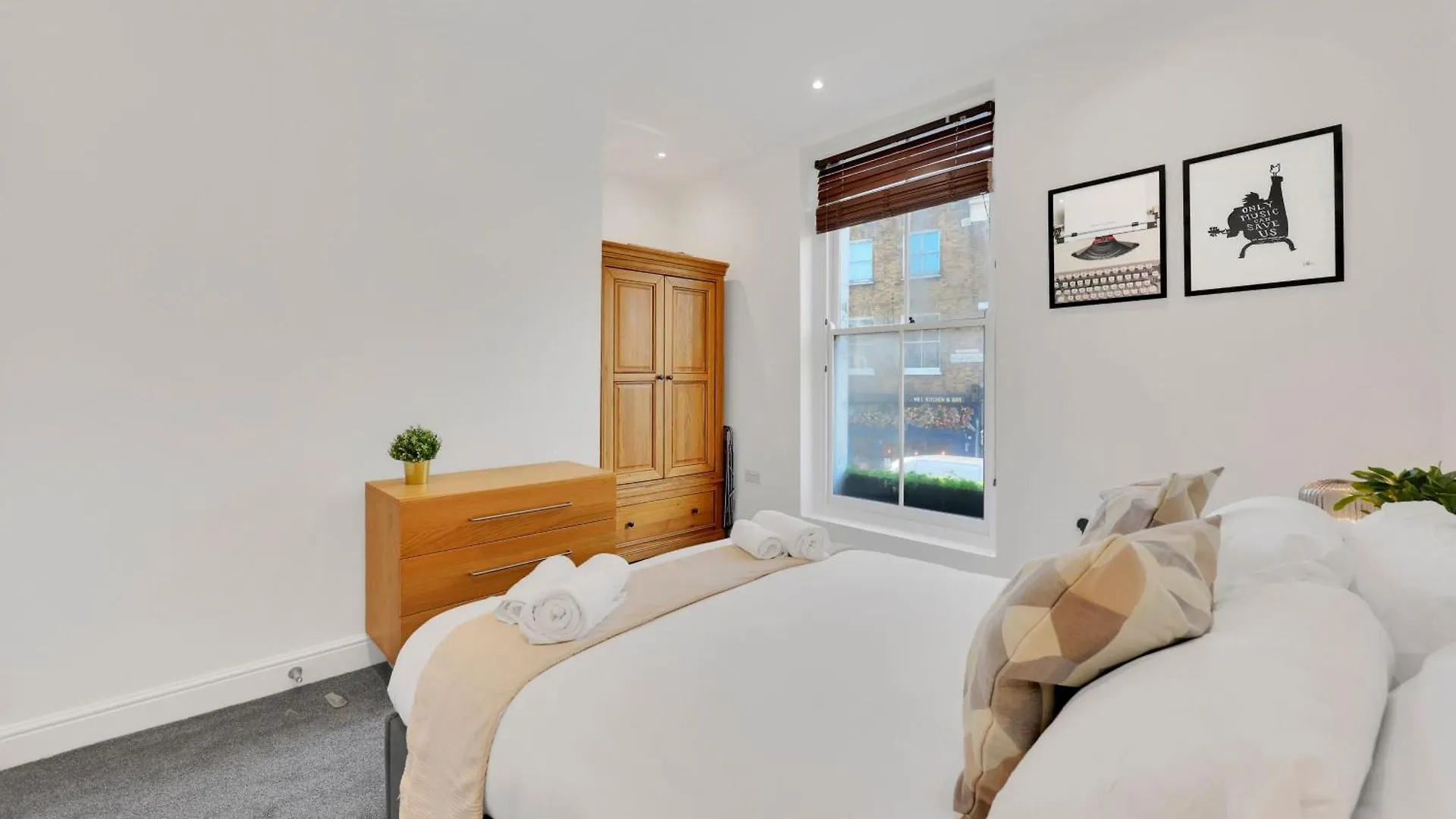 1 Bedroom Apartment Short Term Rental & Flexible Renting Hackney With Free Wifi London 0*,  United Kingdom