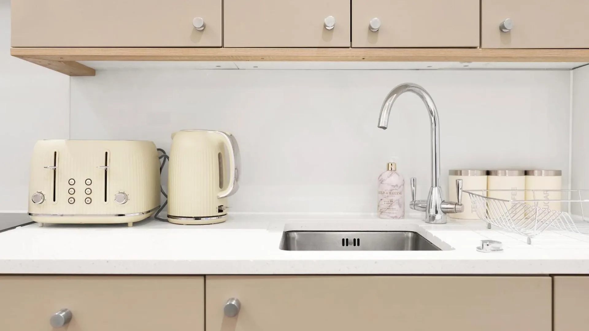 1 Bedroom Apartment Short Term Rental & Flexible Renting Hackney With Free Wifi London 0*,  United Kingdom