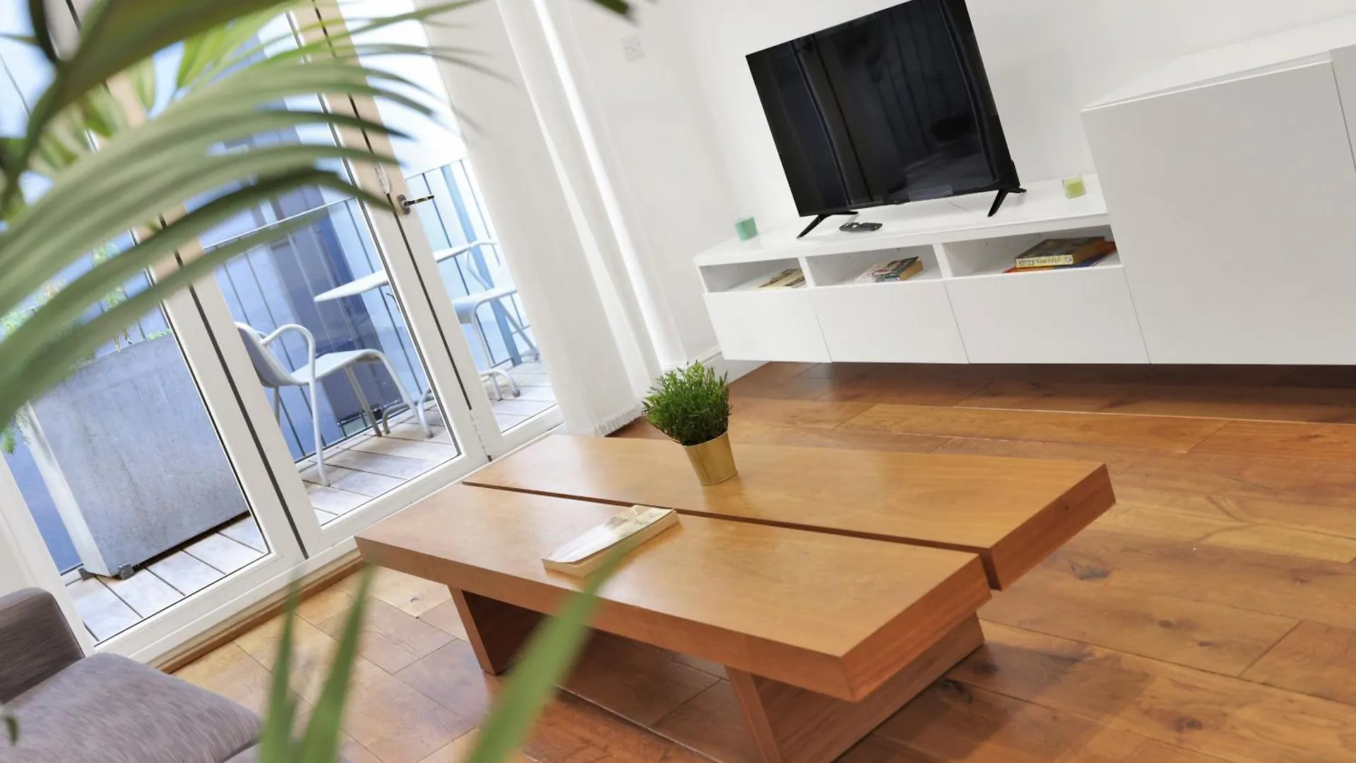 1 Bedroom Apartment Short Term Rental & Flexible Renting Hackney With Free Wifi London